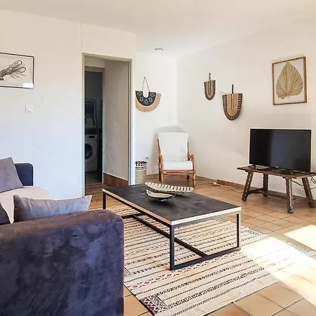 4 Bedroom Lovely In Le Semesterbostad