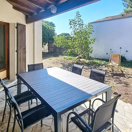 4 Bedroom Lovely In Le Holiday home Grand-Village-Plage