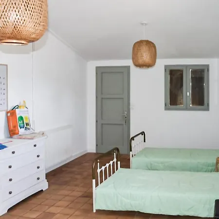 Holiday home 4 Bedroom Lovely In Le *